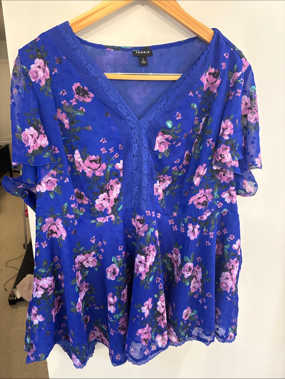 torrid cobalt blue floral V-neck Lace Trim Flutter Sleeve Top